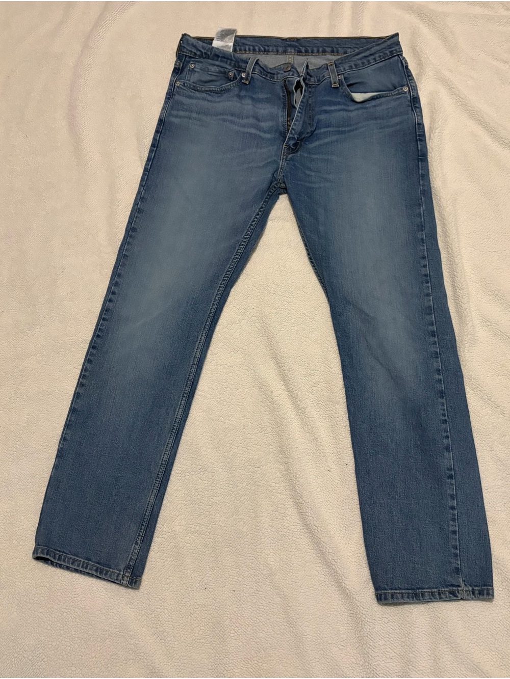Levi's men's straight jeans in medium blue wash w34xL30